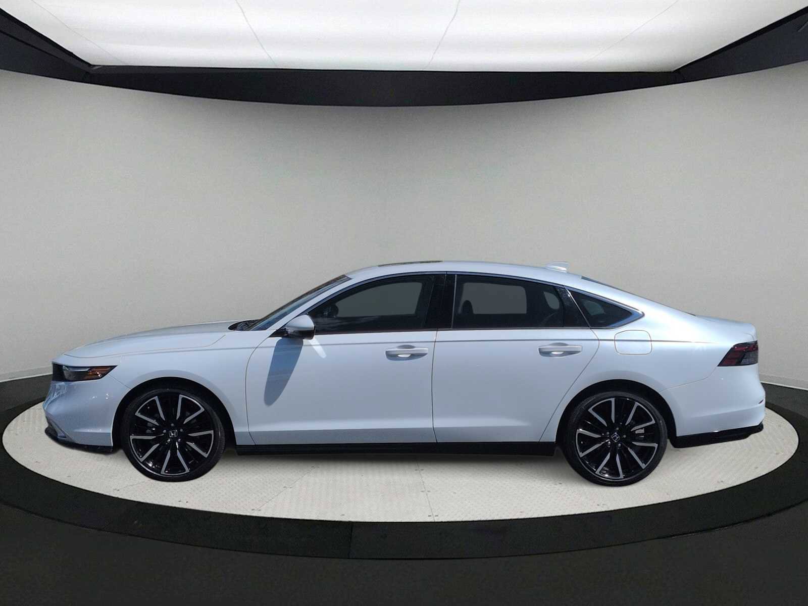 Used 2024 Honda Accord Touring image 5