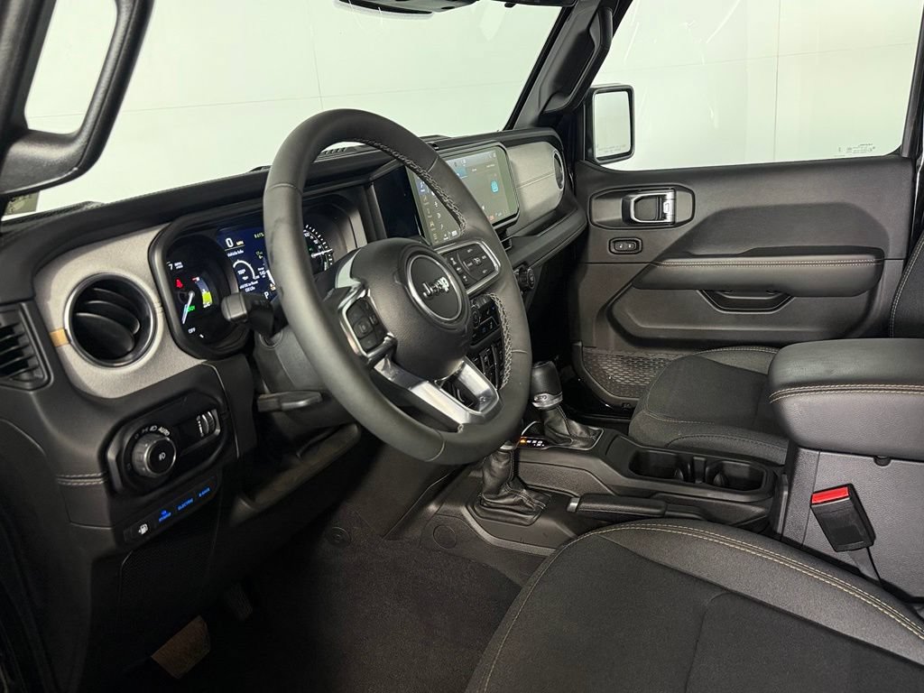 Certified 2025 Jeep Wrangler Unlimited Sahara AWD/4WD image 13