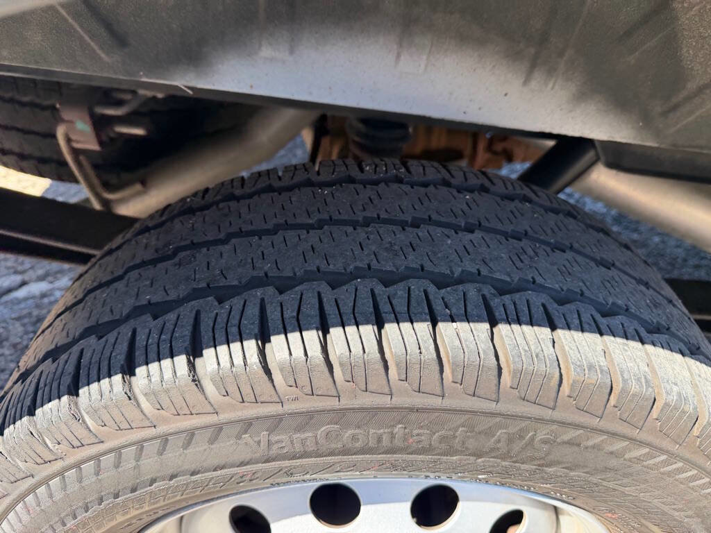 Used 2024 Ford Transit 250 Low Roof AWD w/ Exterior Upgrade Package image 34