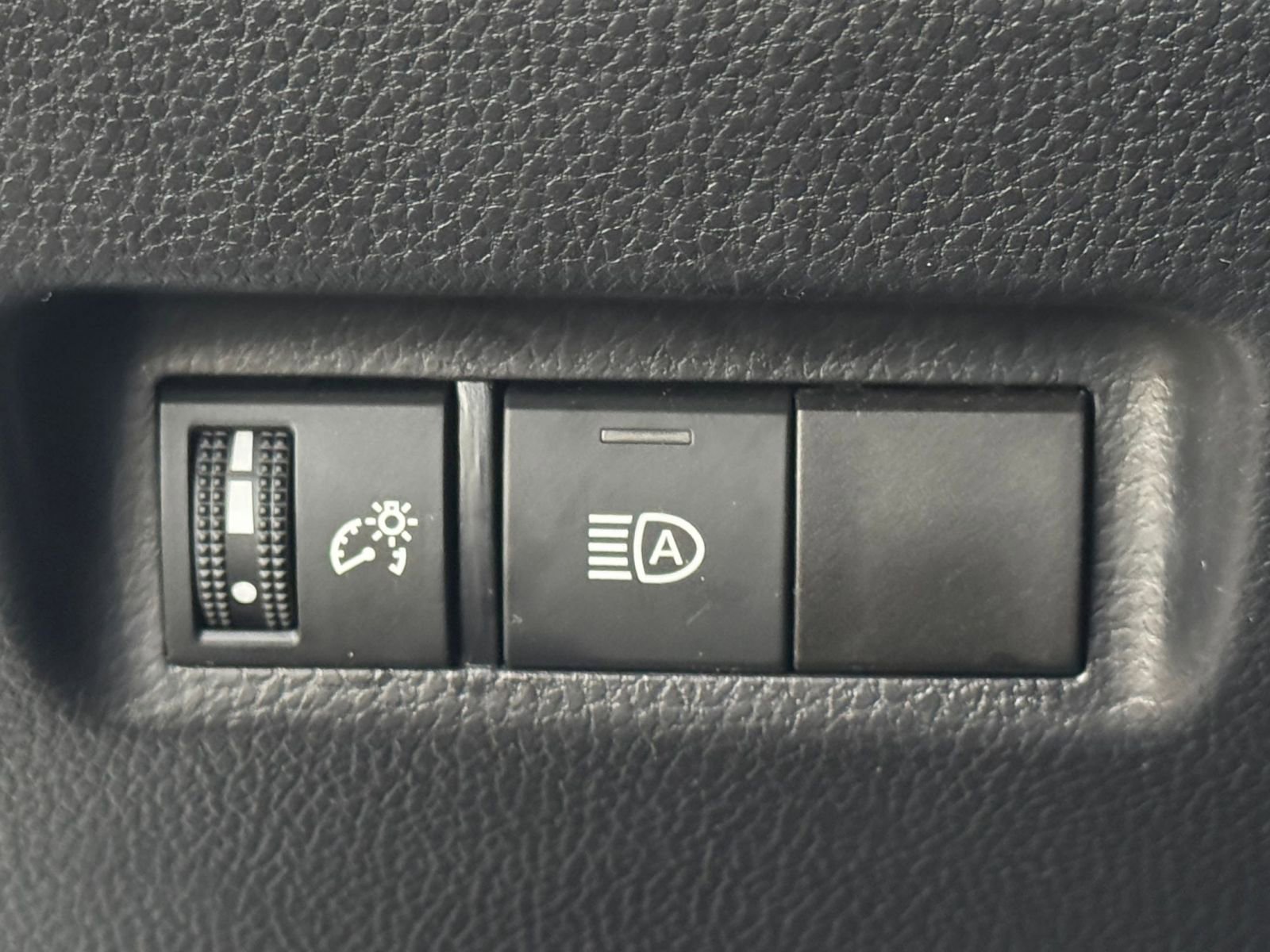 Used 2025 Toyota RAV4 LE image 33