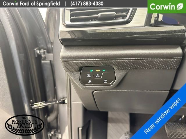 Used 2025 Volkswagen Atlas Cross Sport SE AWD/4WD image 31