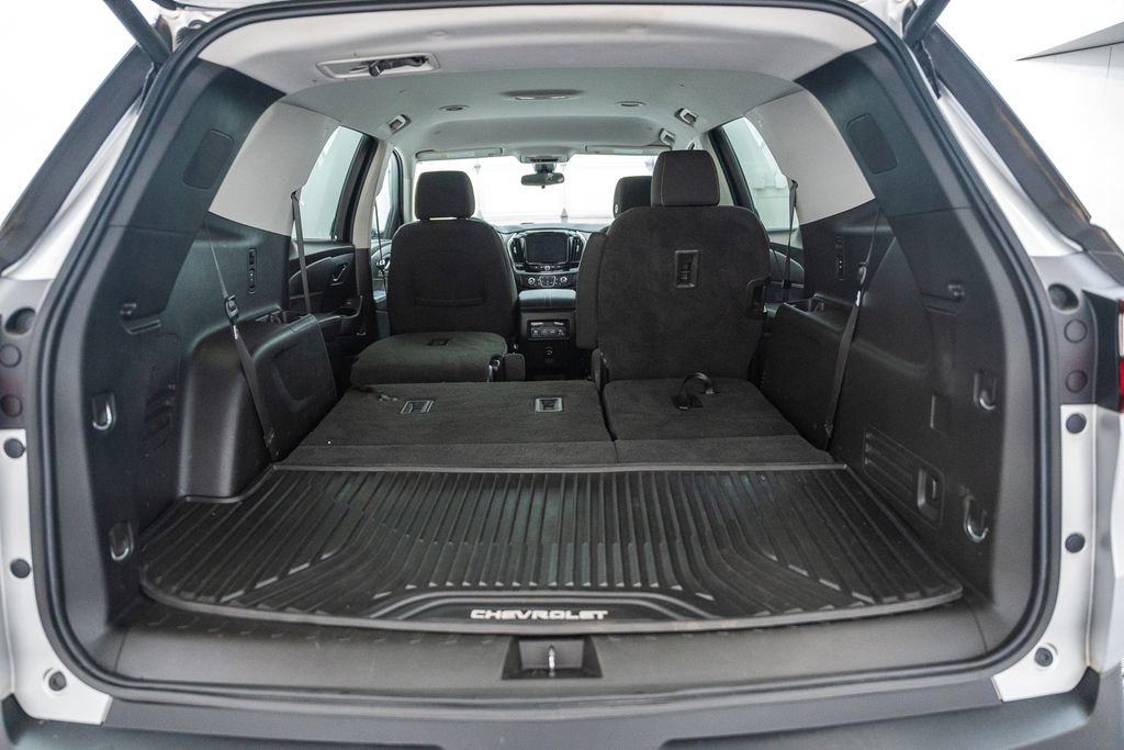 Used 2020 Chevrolet Traverse LT w/ Driver Confidence II Package AWD/4WD image 12