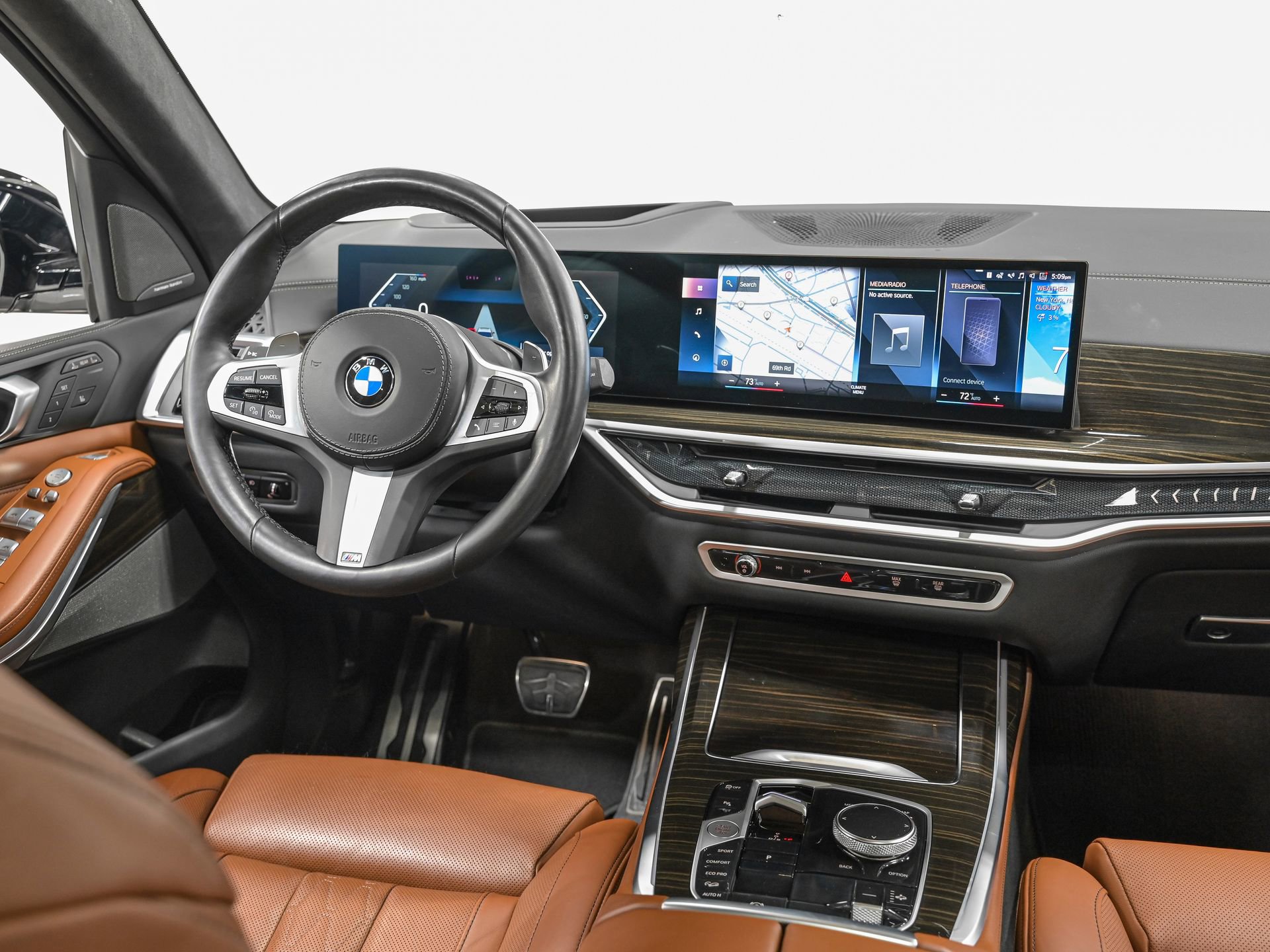 Used 2023 BMW X7 xDrive40i w/ M Sport Package AWD/4WD image 30