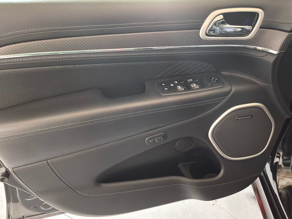 Used 2020 Jeep Grand Cherokee SRT AWD/4WD image 9