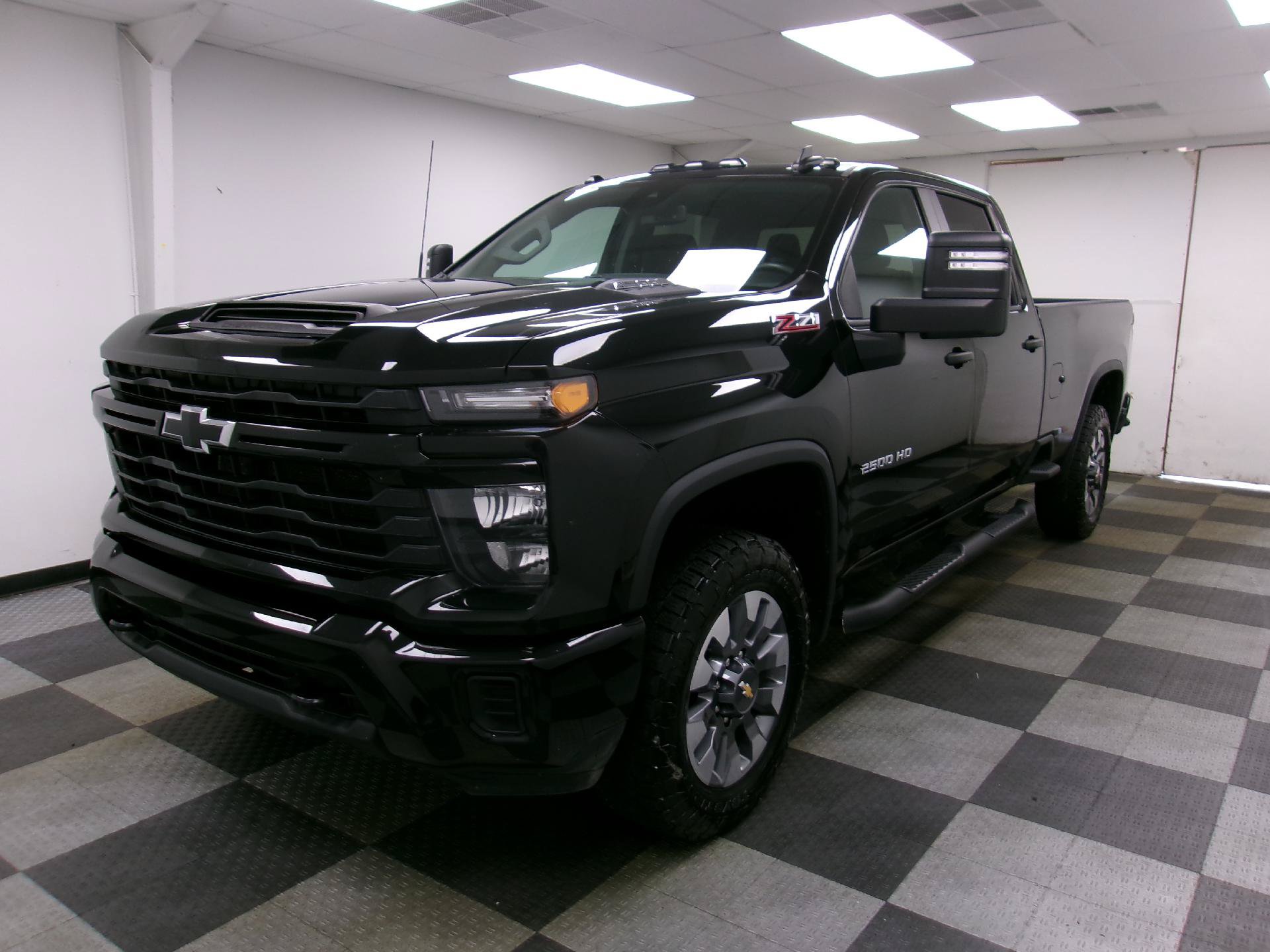 Used 2024 Chevrolet Silverado 2500 Custom w/ Custom Value Package AWD/4WD image 1