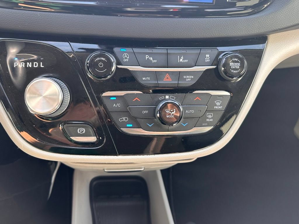 Used 2022 Chrysler Pacifica Touring-L FWD image 42