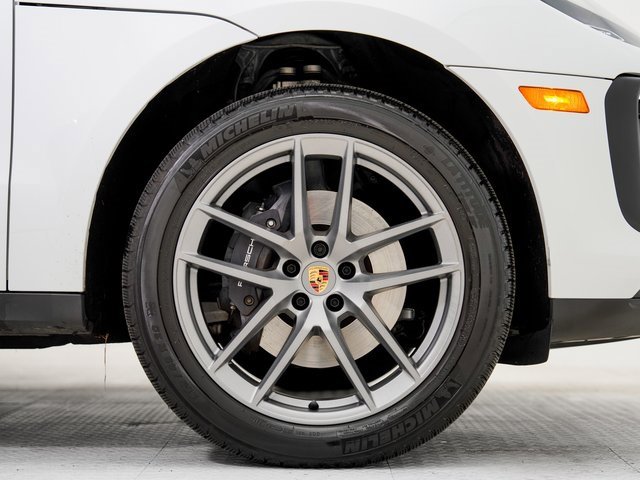 Used 2025 Porsche Macan image 30