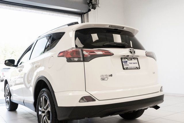 Used 2018 Toyota RAV4 LE image 9