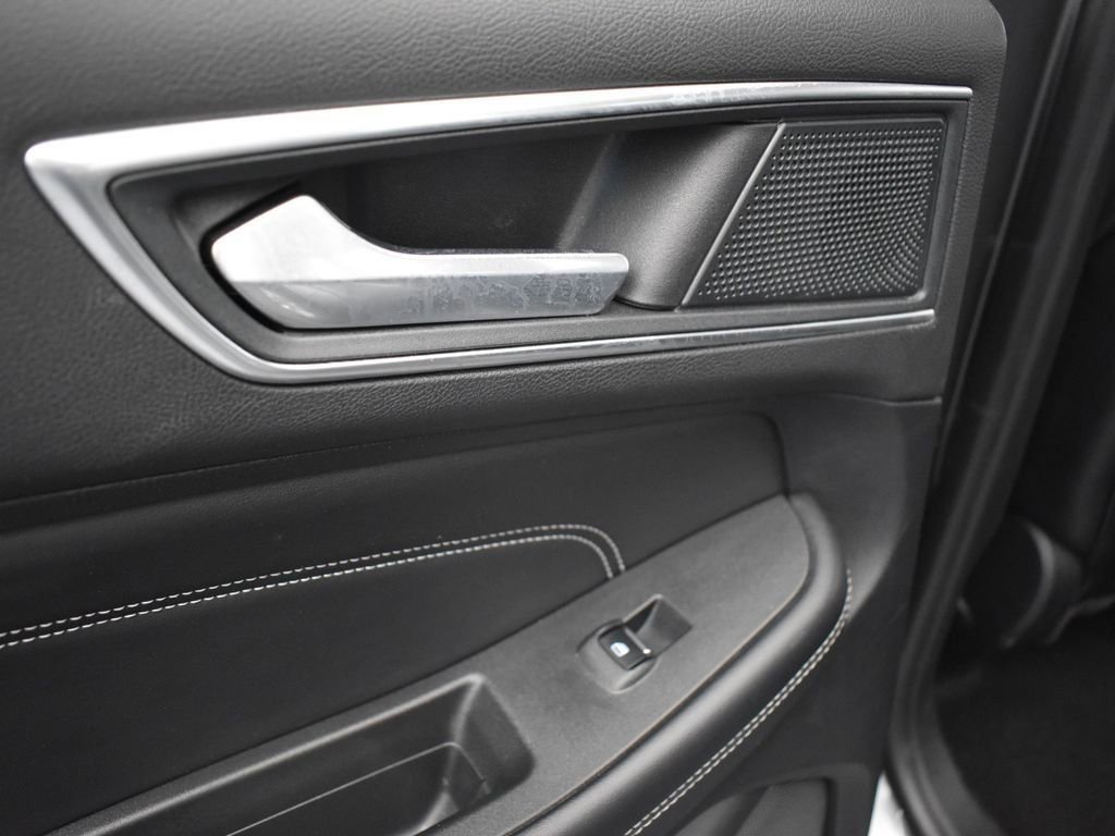 Used 2024 Ford Edge Titanium image 14