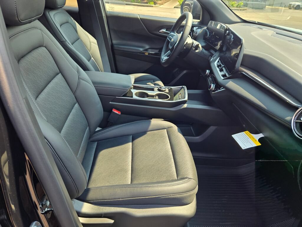 New 2027 Chevrolet Equinox LT w/ Convenience Package II AWD/4WD image 4