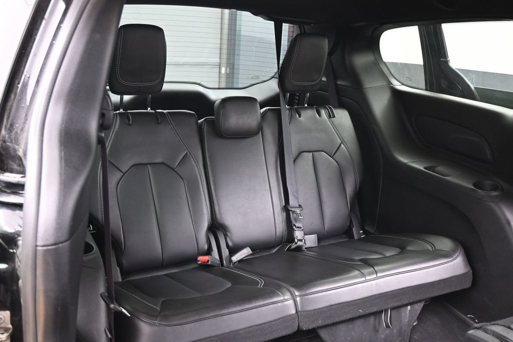 Used 2025 Chrysler Pacifica Select FWD image 37
