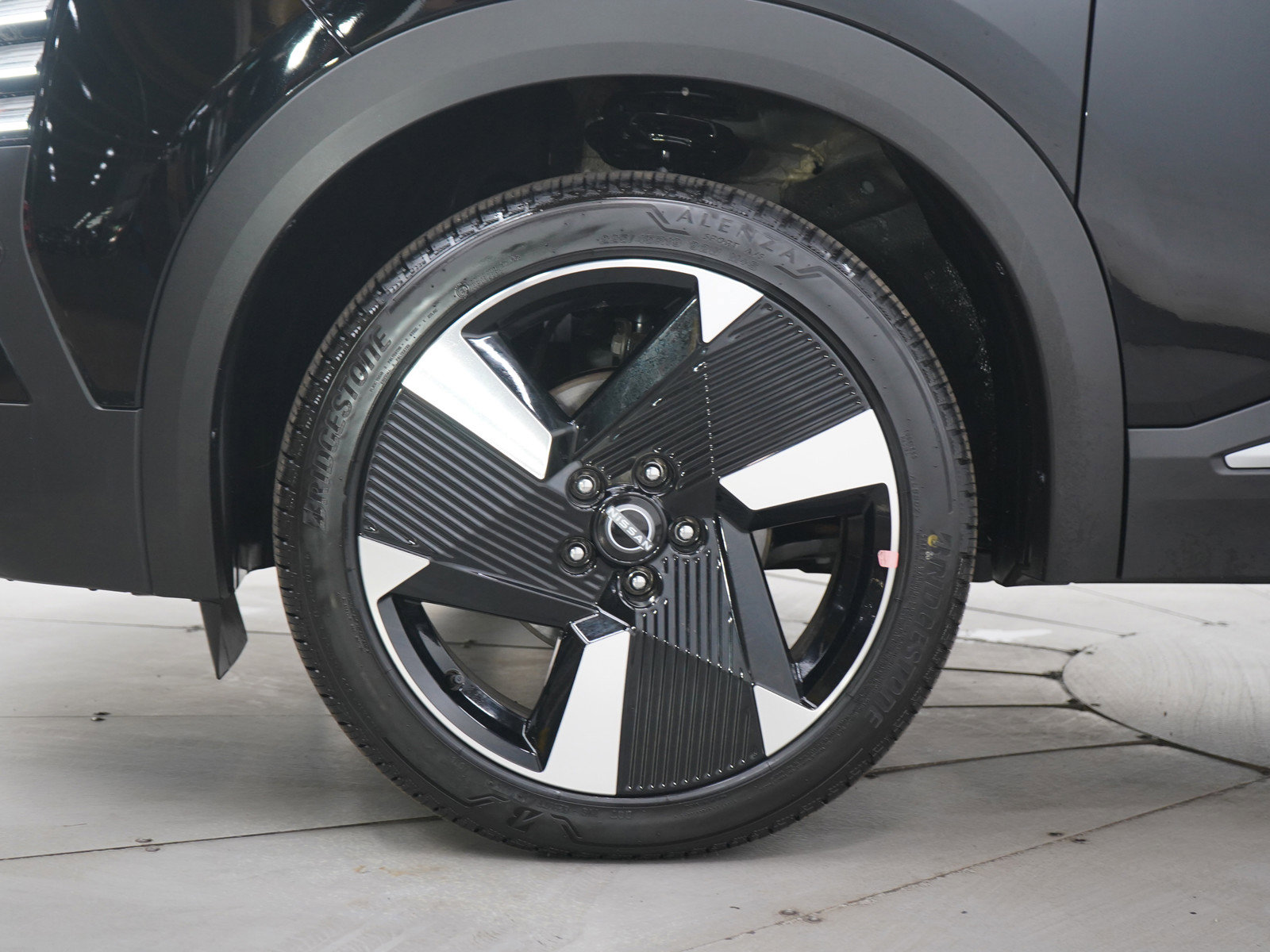 Used 2025 Nissan Kicks SR w/ SR Premium Package AWD/4WD image 28