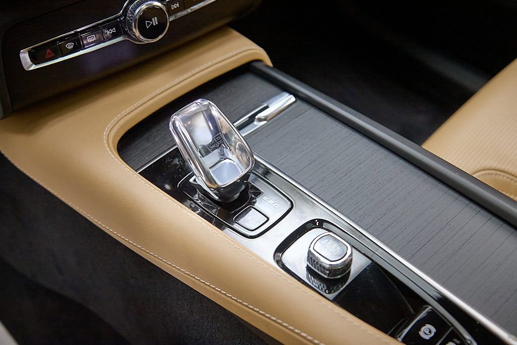 Certified 2023 Volvo XC90 T8 Ultimate w/ Lounge Package image 17