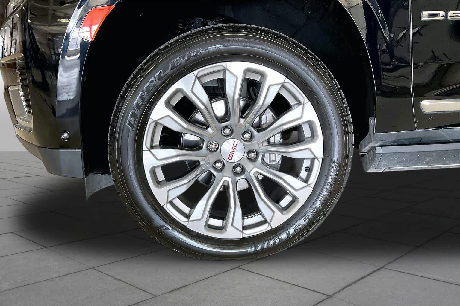 Used 2024 GMC Yukon Denali w/ Denali Reserve Package AWD/4WD image 10