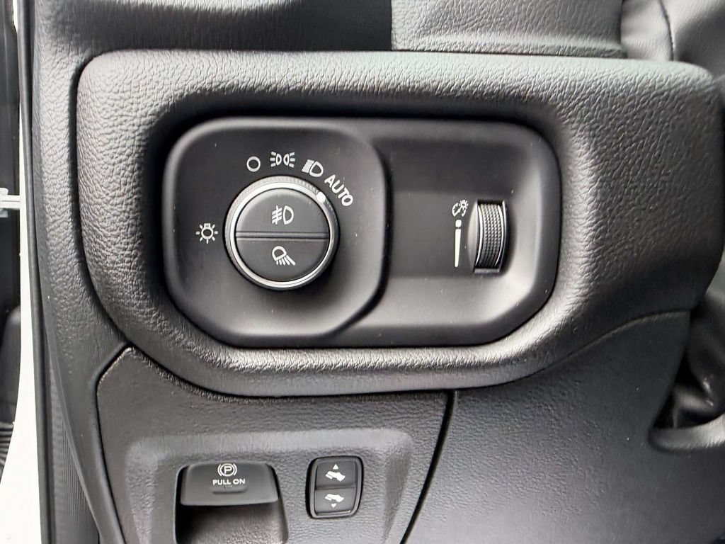 Used 2025 RAM 1500 Big Horn AWD/4WD image 25
