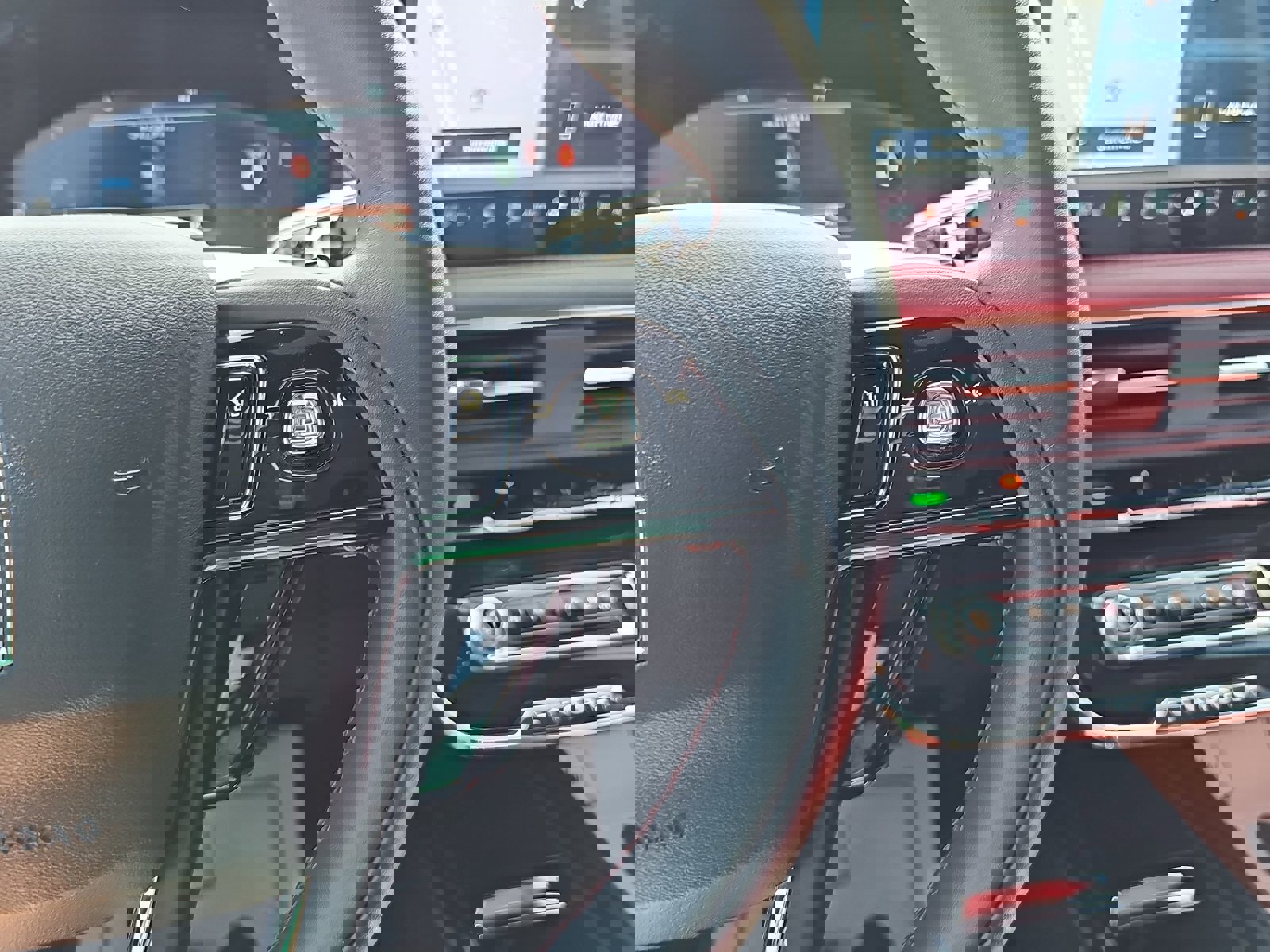 Used 2023 Lincoln Corsair Reserve w/ Jet Appearance Package FWD image 19