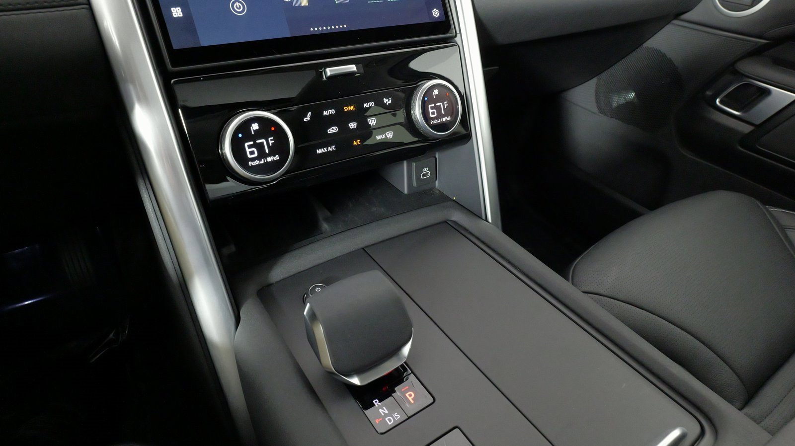 Used 2024 Land Rover Discovery S image 70