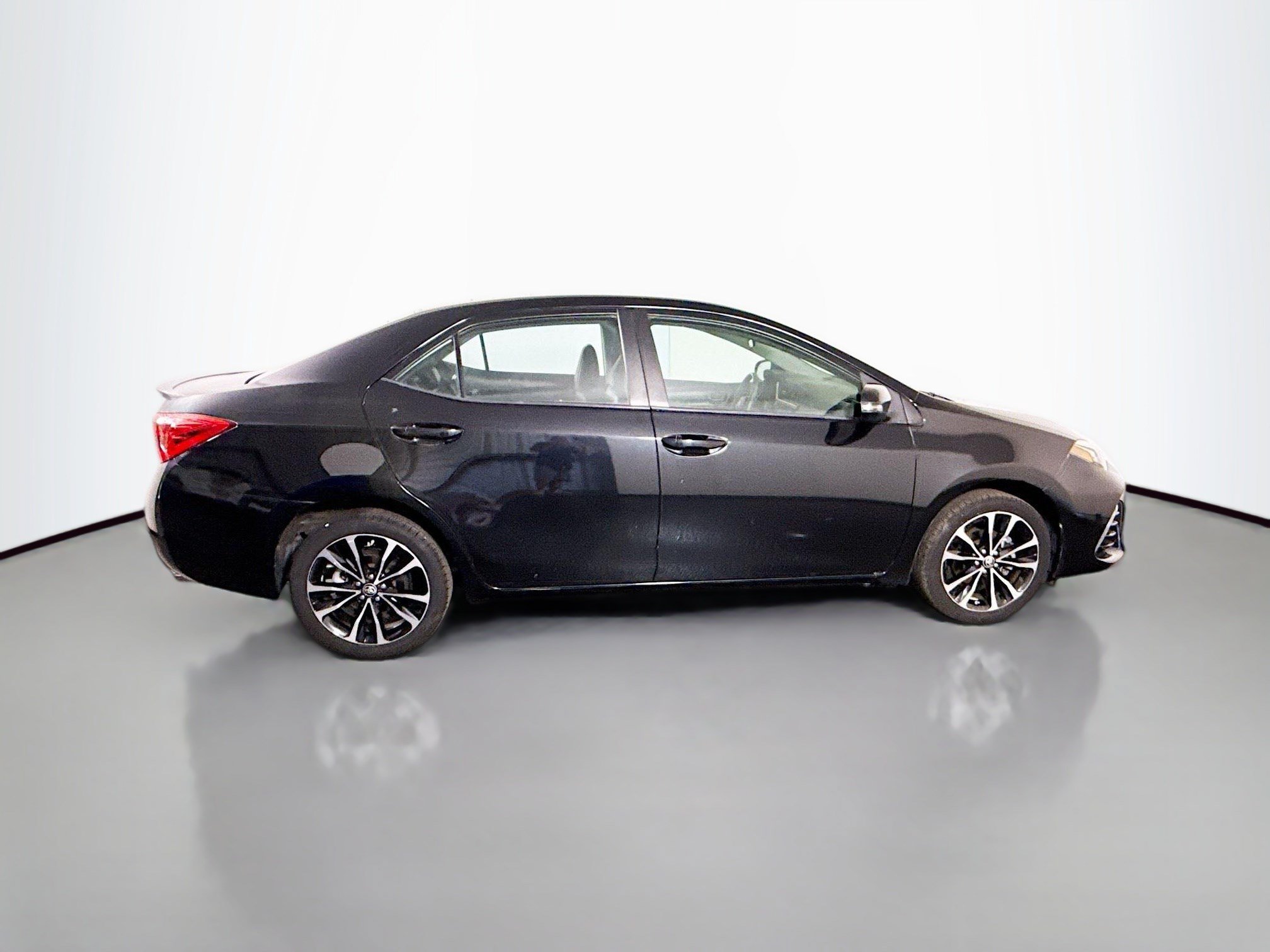 Used 2018 Toyota Corolla SE FWD image 11