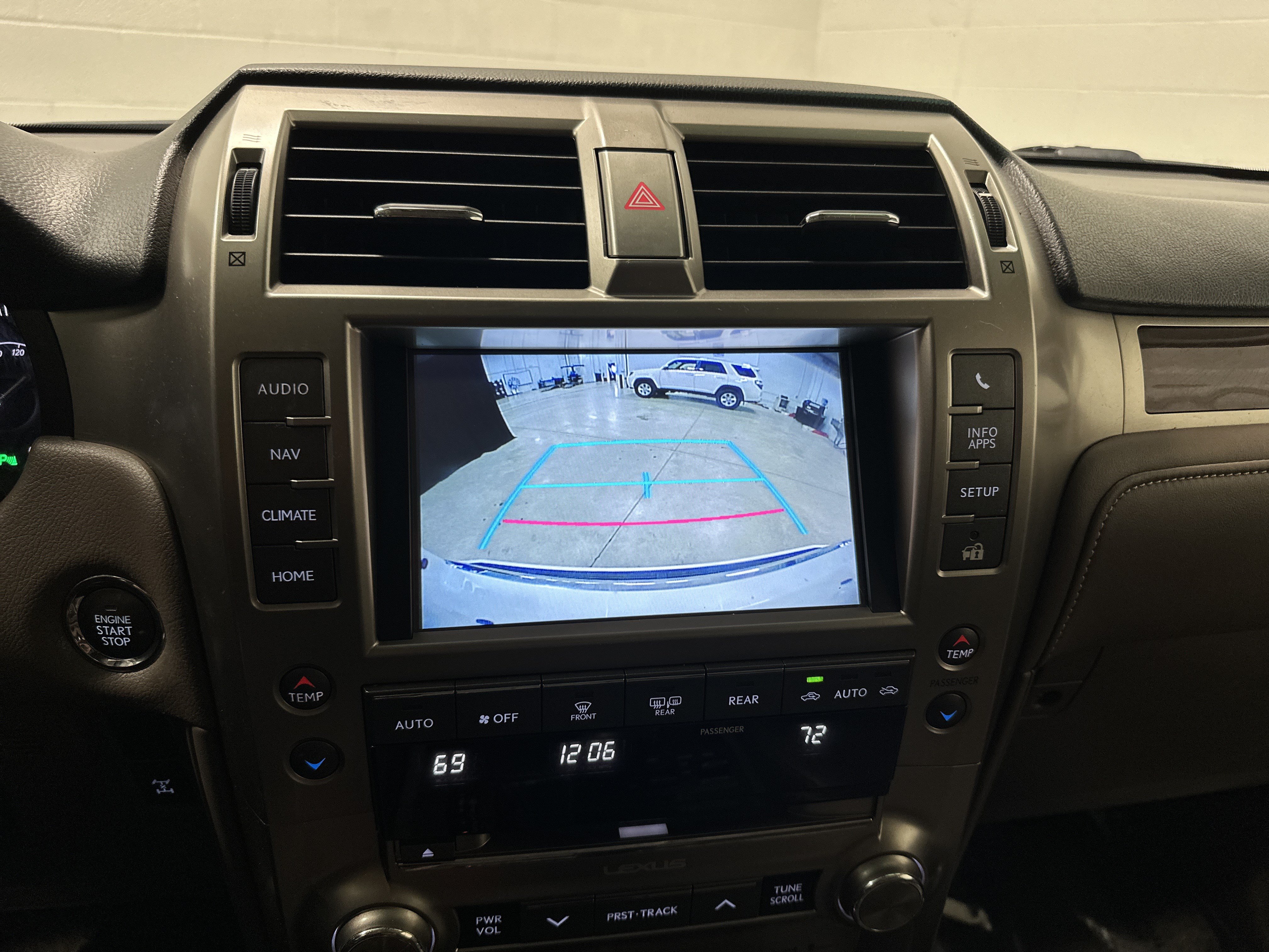 Used 2016 Lexus GX 460 w/ Premium Package AWD/4WD image 25