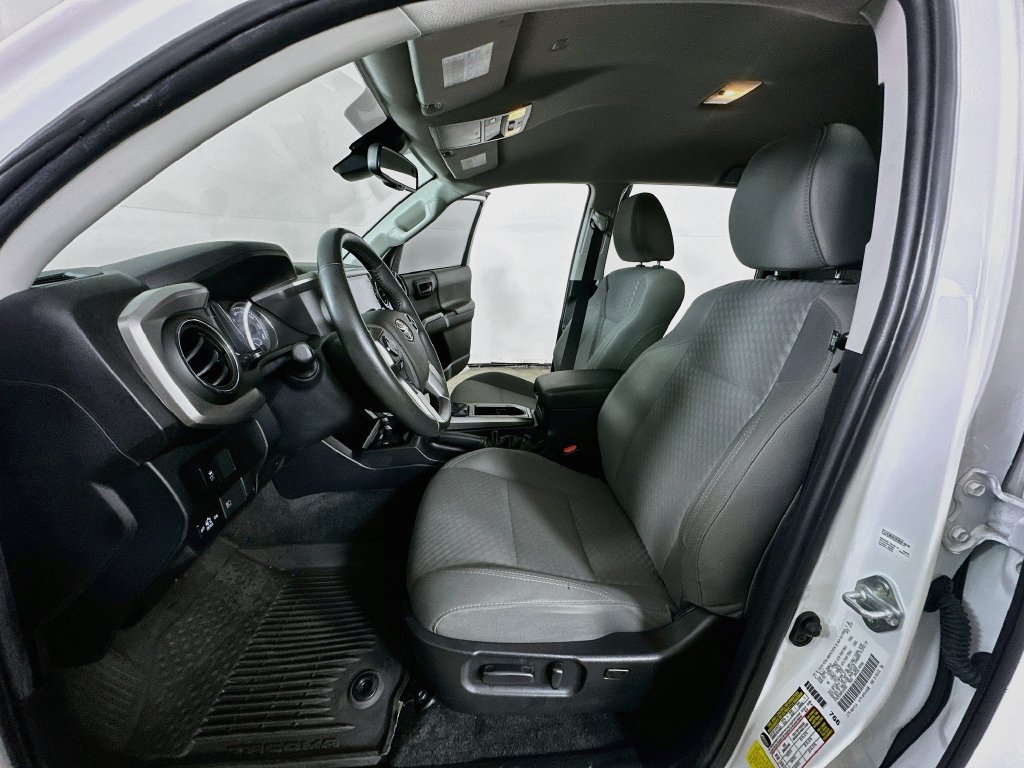 Used 2022 Toyota Tacoma SR5 w/ Technology Package RWD image 17