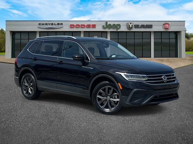 Used 2023 Volkswagen Tiguan SE FWD image 2