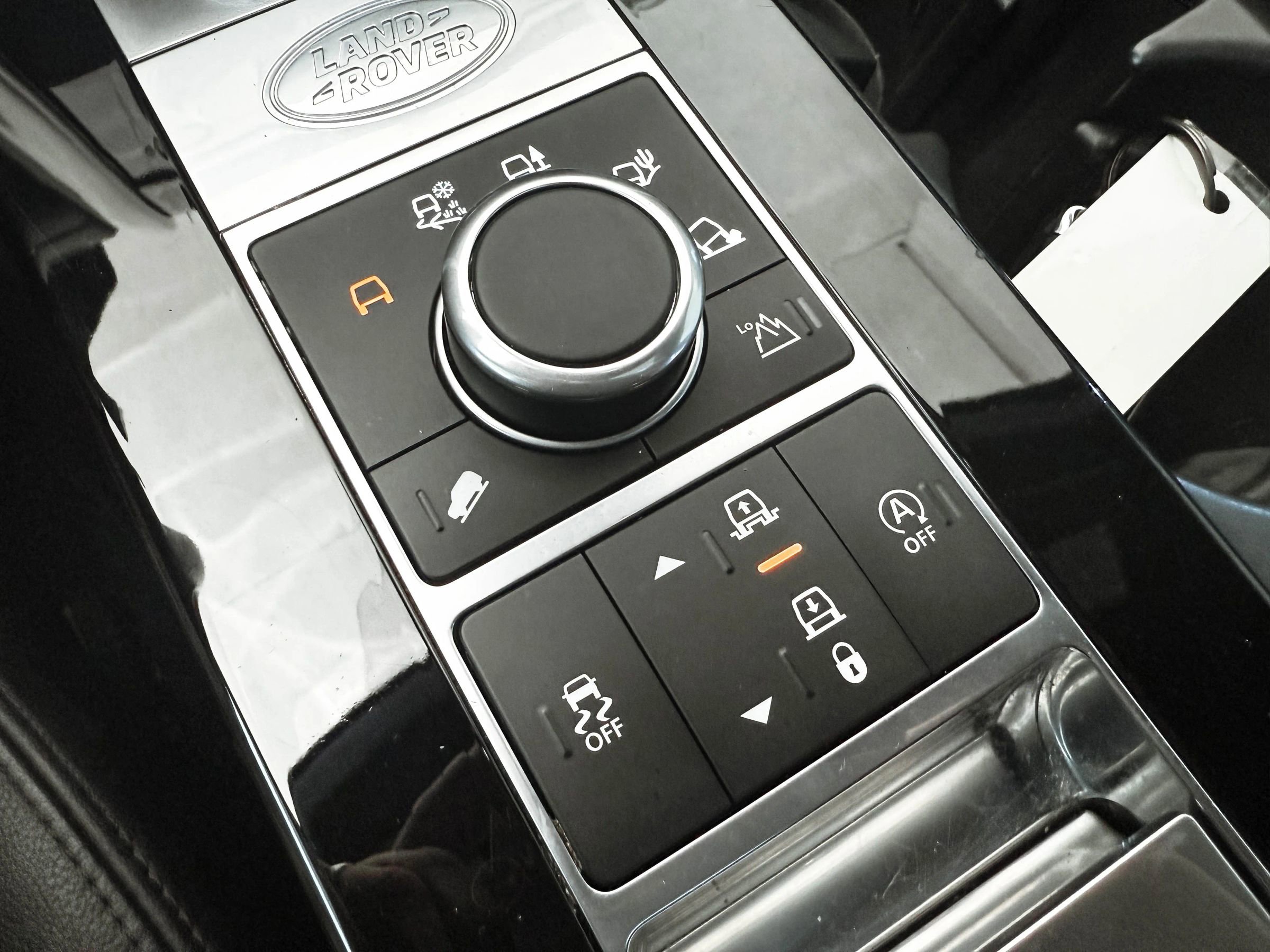 Used 2020 Land Rover Discovery HSE image 22