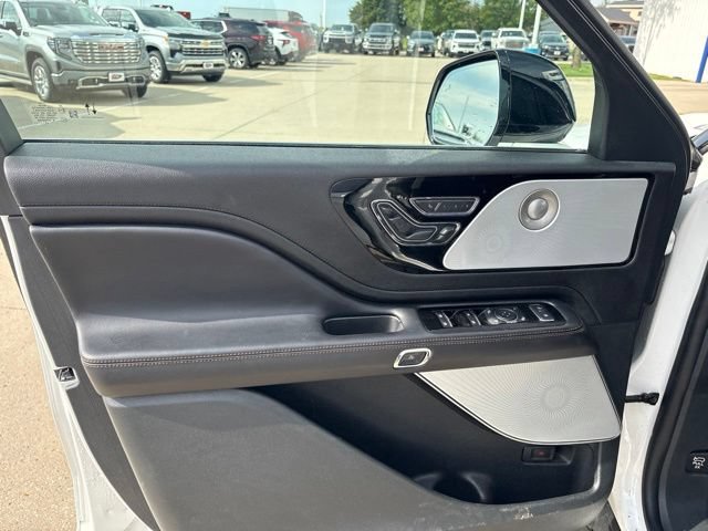 Used 2023 Lincoln Aviator Reserve w/ Equipment Group 201A AWD/4WD image 11