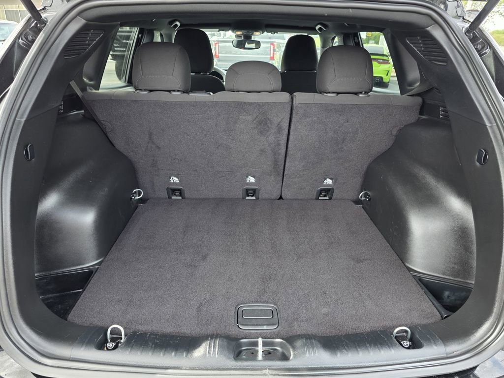 Used 2024 Jeep Compass Sport image 19