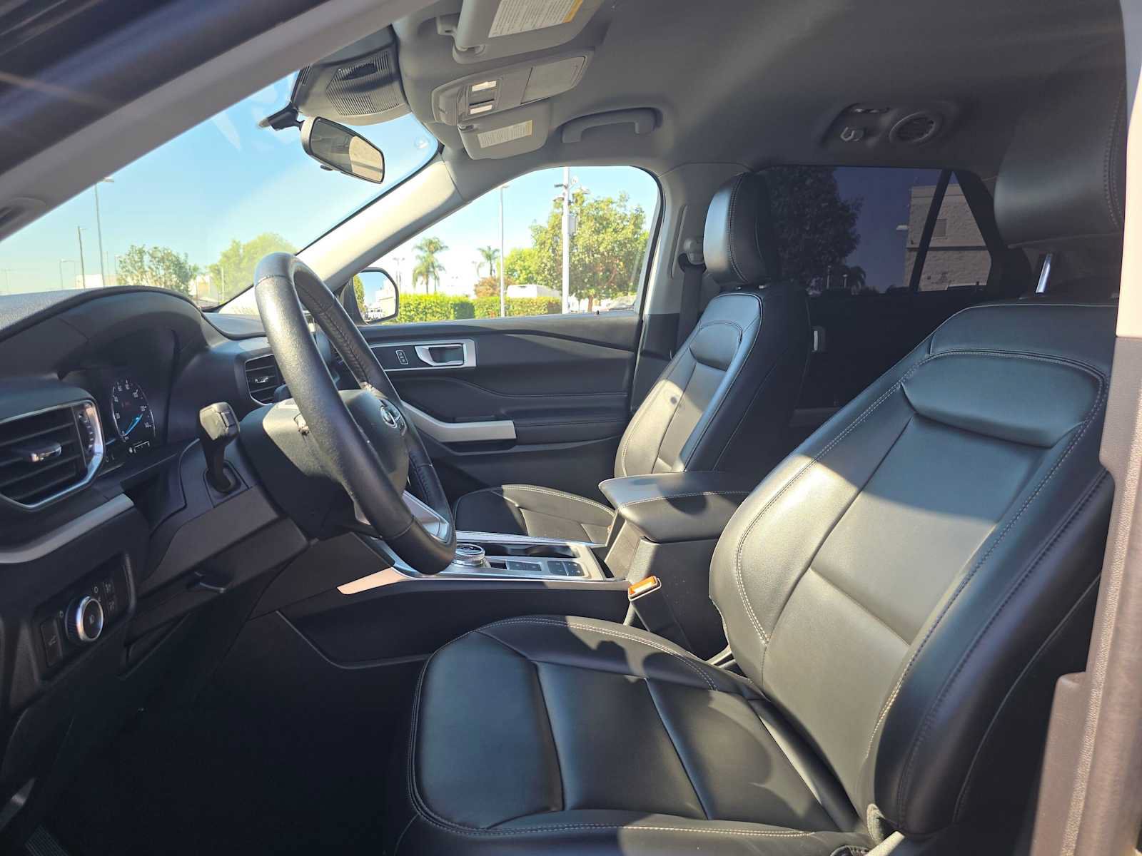 Used 2023 Ford Explorer XLT w/ Equipment Group 202A RWD image 22