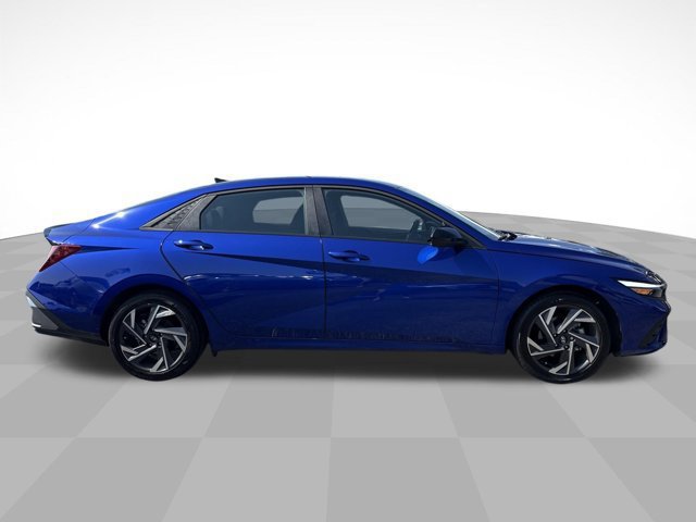 Used 2025 Hyundai Elantra Sport w/ Cargo Package FWD image 4