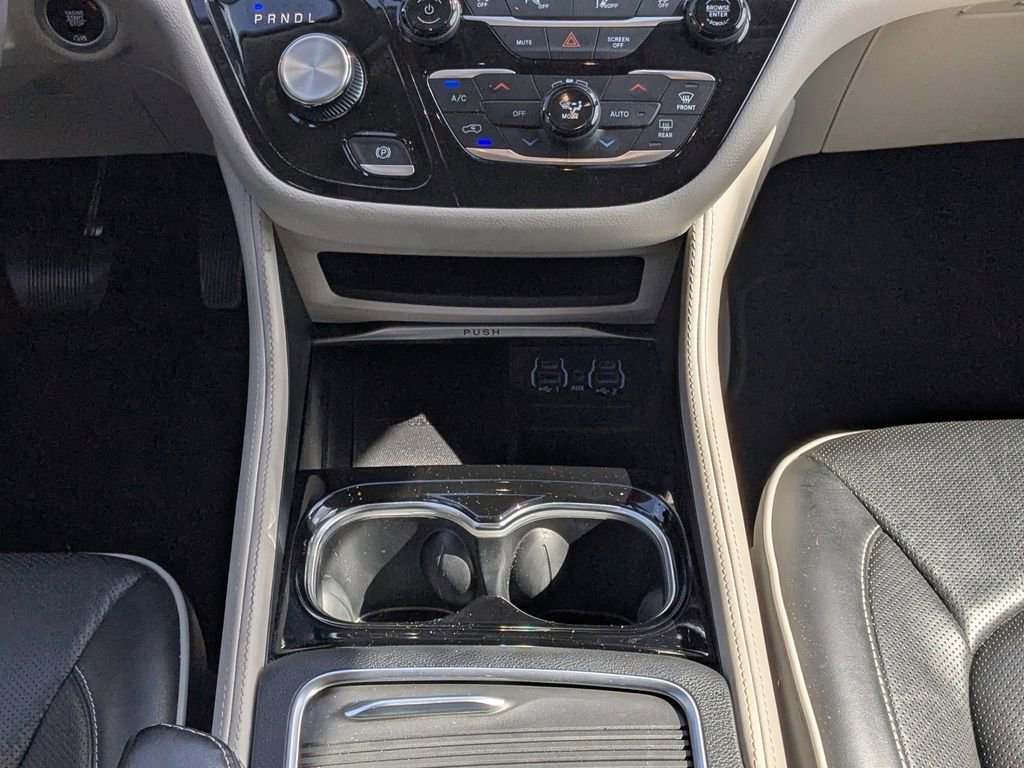 Used 2023 Chrysler Pacifica Limited FWD image 18