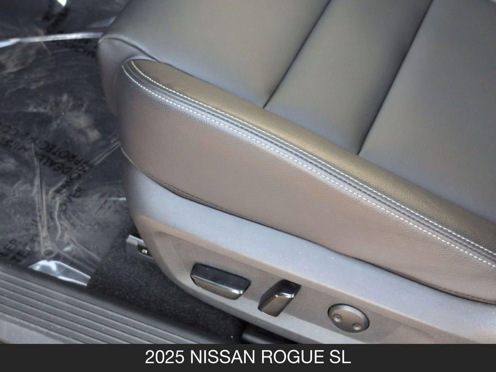 Certified 2025 Nissan Rogue SL w/ Tech Package FWD image 26