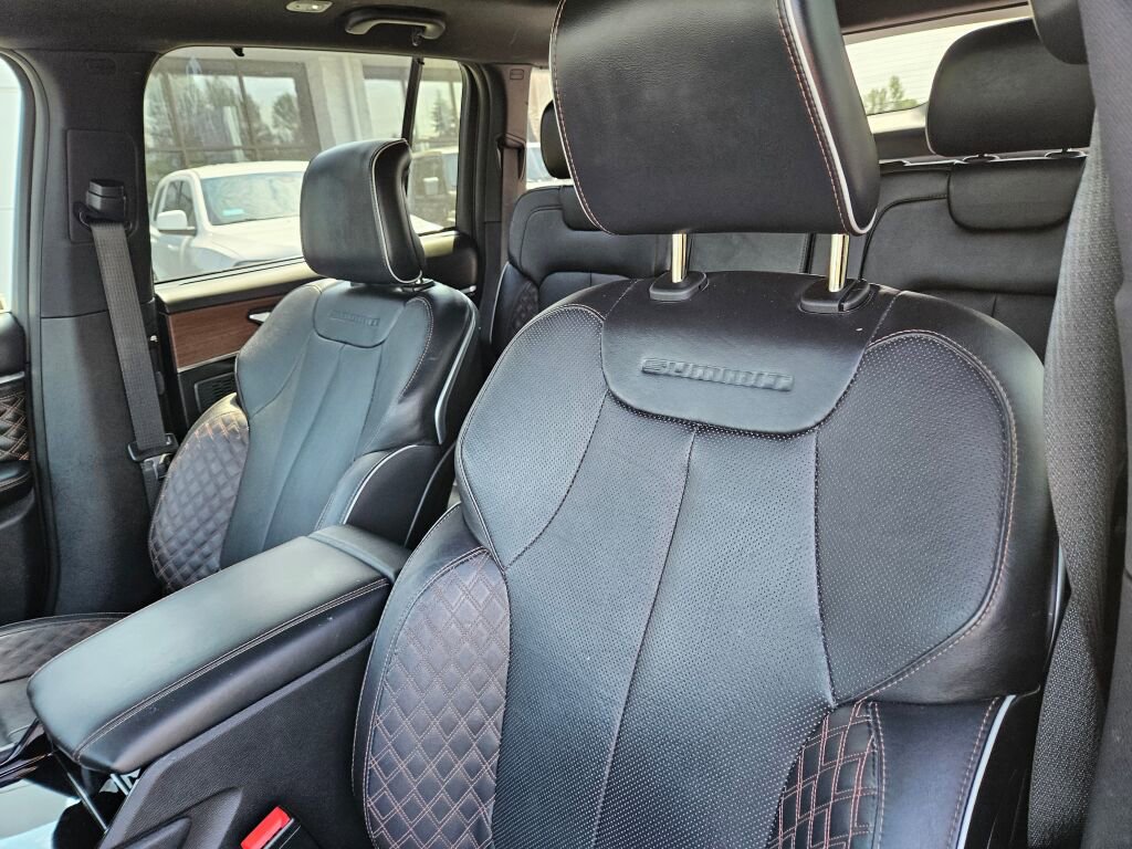 Used 2023 Jeep Grand Cherokee Summit w/ Luxury Tech Group V image 16