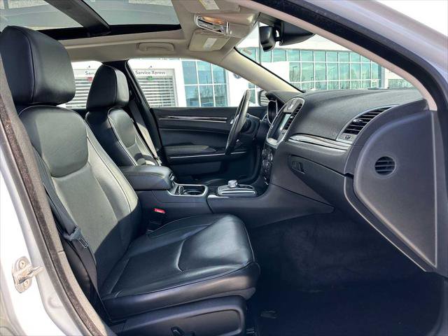 Used 2015 Chrysler 300 C w/ Light Group image 10