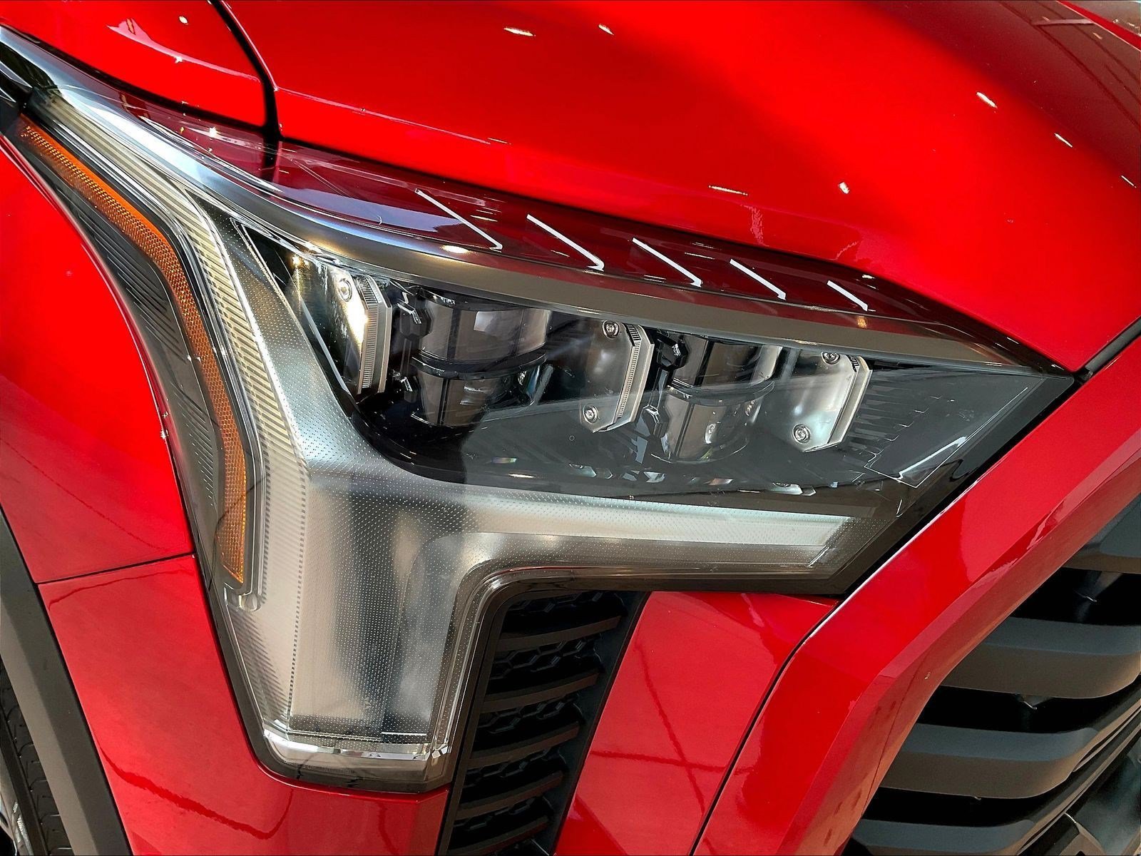 Used 2024 Toyota Tundra Limited AWD/4WD image 31