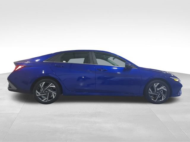 Used 2024 Hyundai Elantra Limited FWD image 9