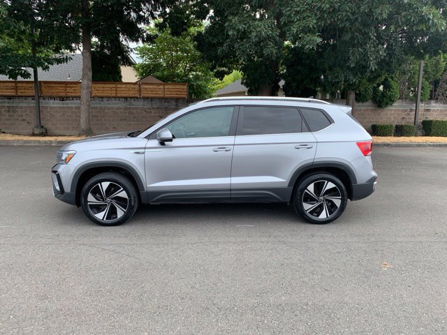 Used 2024 Volkswagen Taos SE AWD/4WD image 2