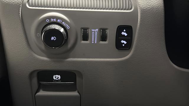 Used 2023 Jeep Wagoneer L Series III w/ Premium Group I image 39