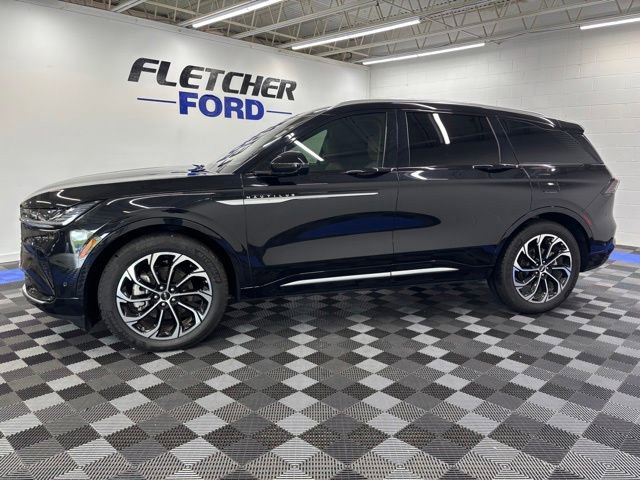 Used 2024 Lincoln Nautilus Reserve AWD/4WD image 3