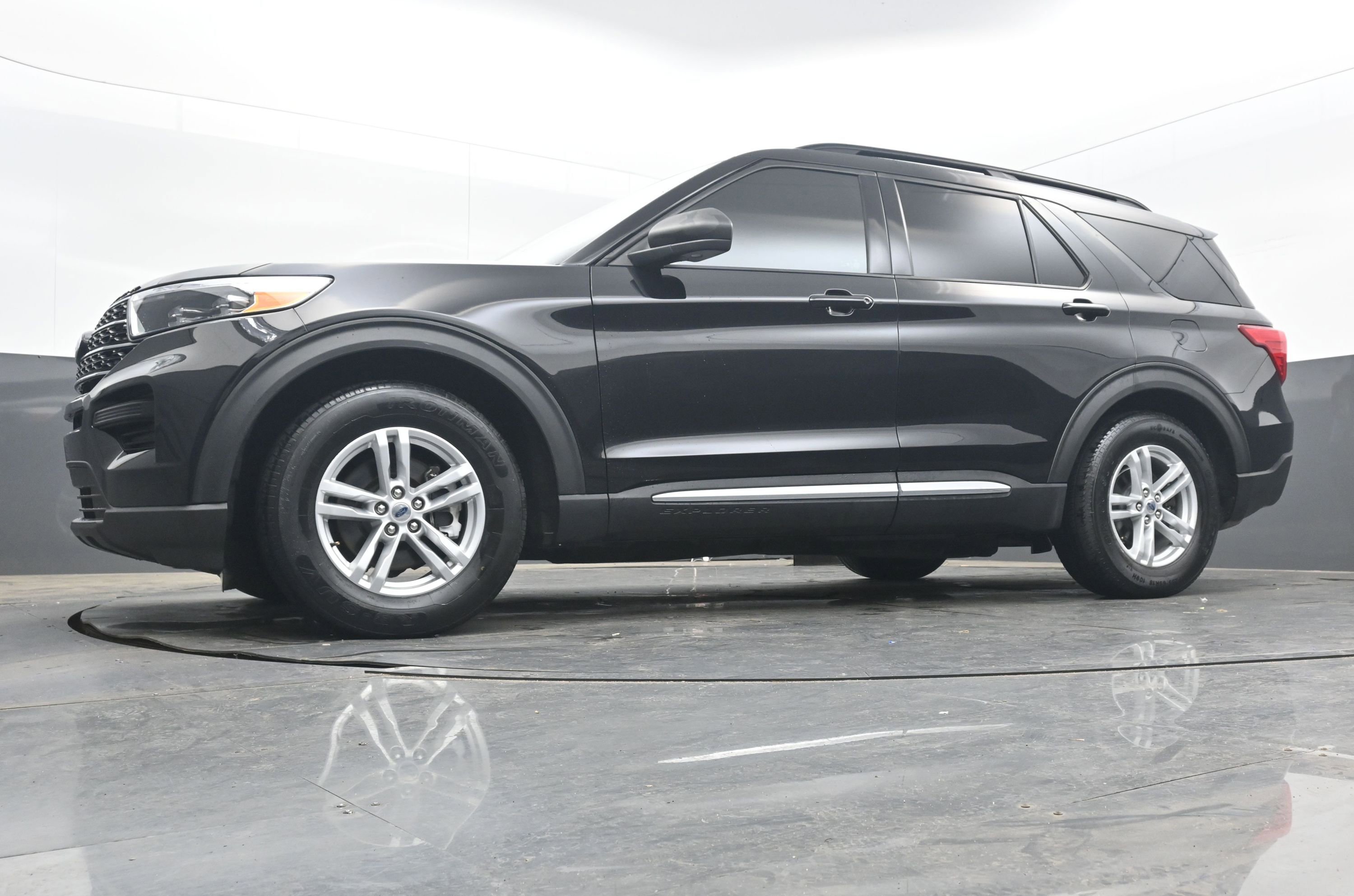 Used 2020 Ford Explorer XLT w/ Class III Trailer Tow Package image 29