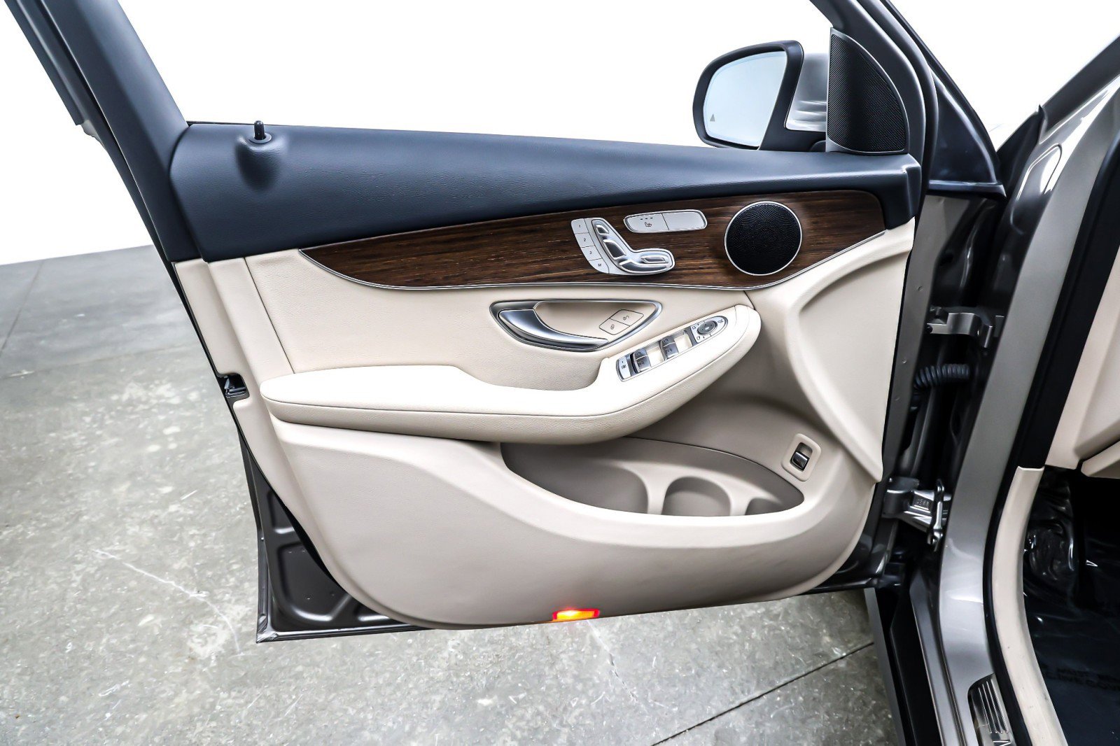 Used 2022 Mercedes-Benz GLC 300 image 21