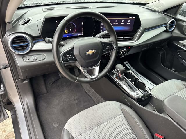Used 2025 Chevrolet Trax LT w/ LT Convenience Package FWD image 24