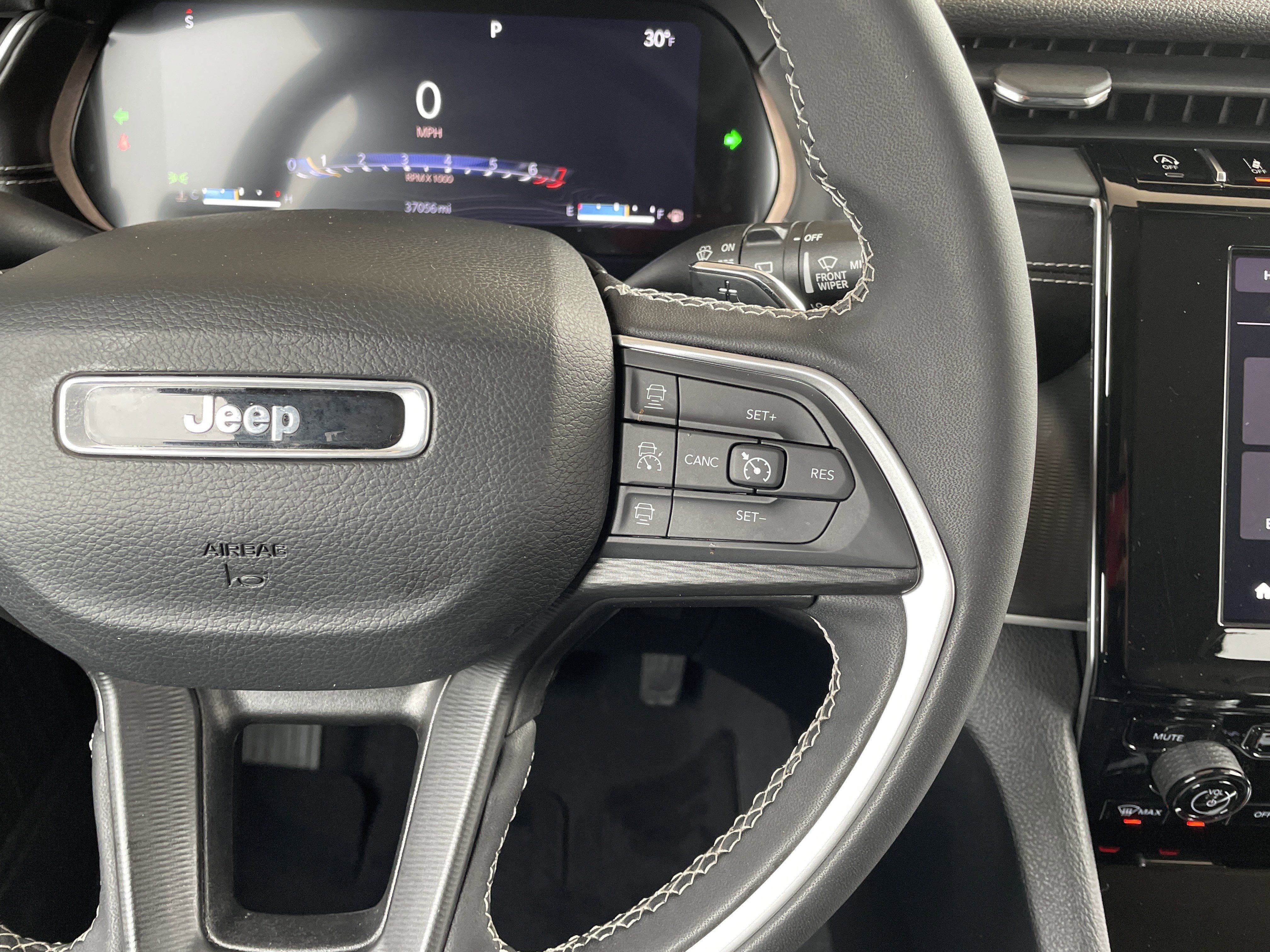 Used 2023 Jeep Grand Cherokee Laredo w/ MOPAR Finishing Package image 13