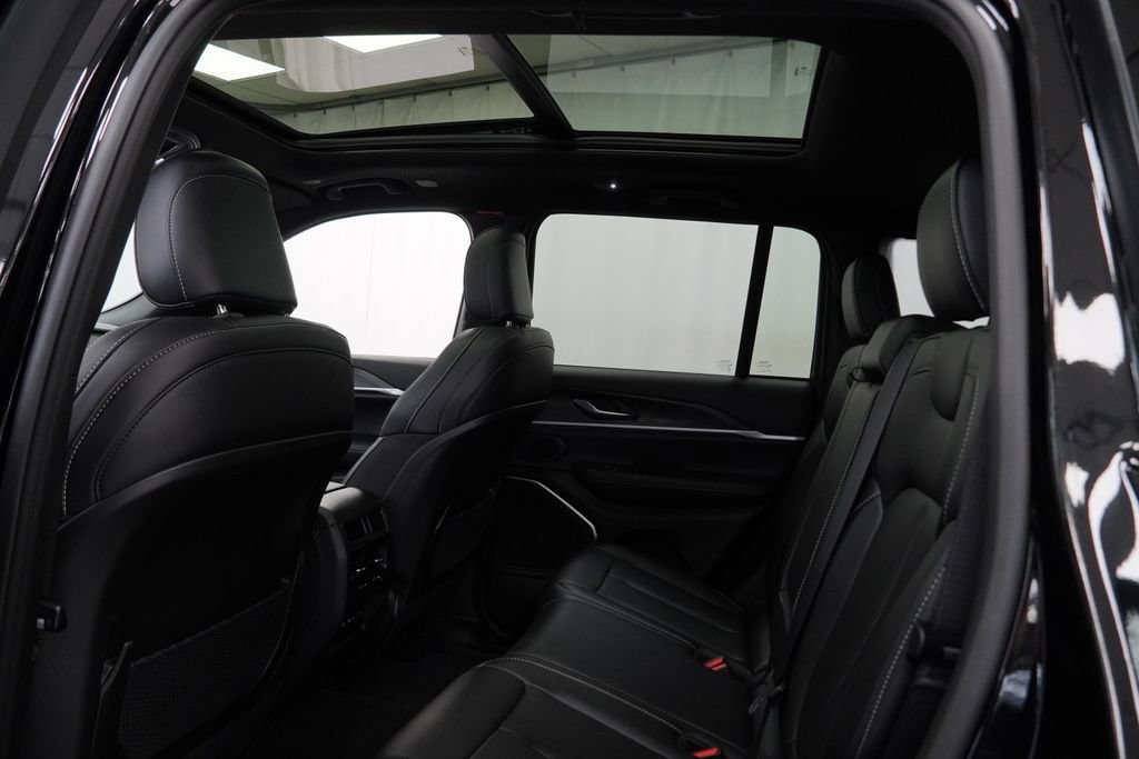 Certified 2026 Jeep Grand Cherokee Limited w/ Limited Altitude Package AWD/4WD image 26