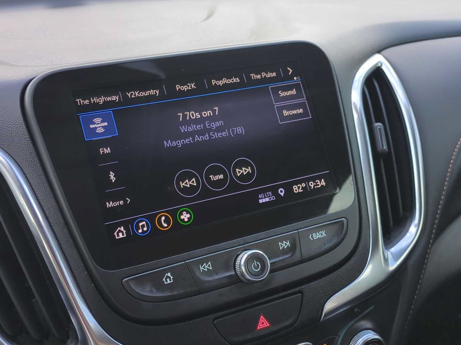 Used 2021 Chevrolet Equinox Premier FWD image 13