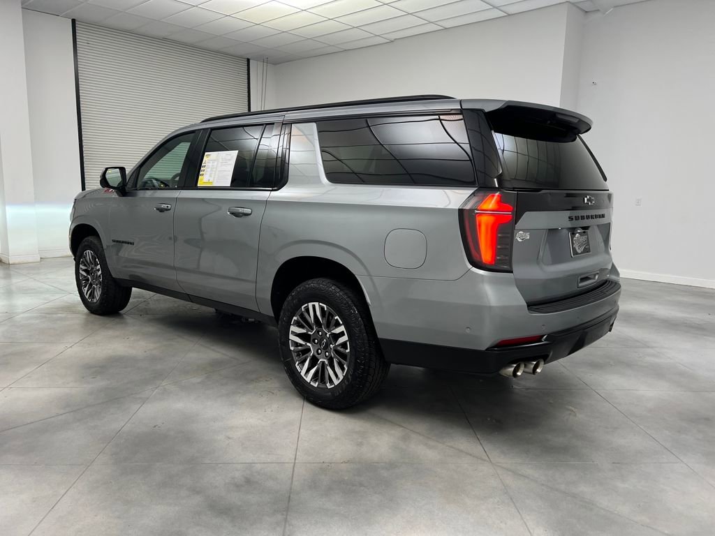 Used 2025 Chevrolet Suburban Z71 image 5