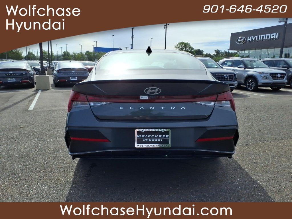 Used 2026 Hyundai Elantra SEL Sport Premium FWD image 4