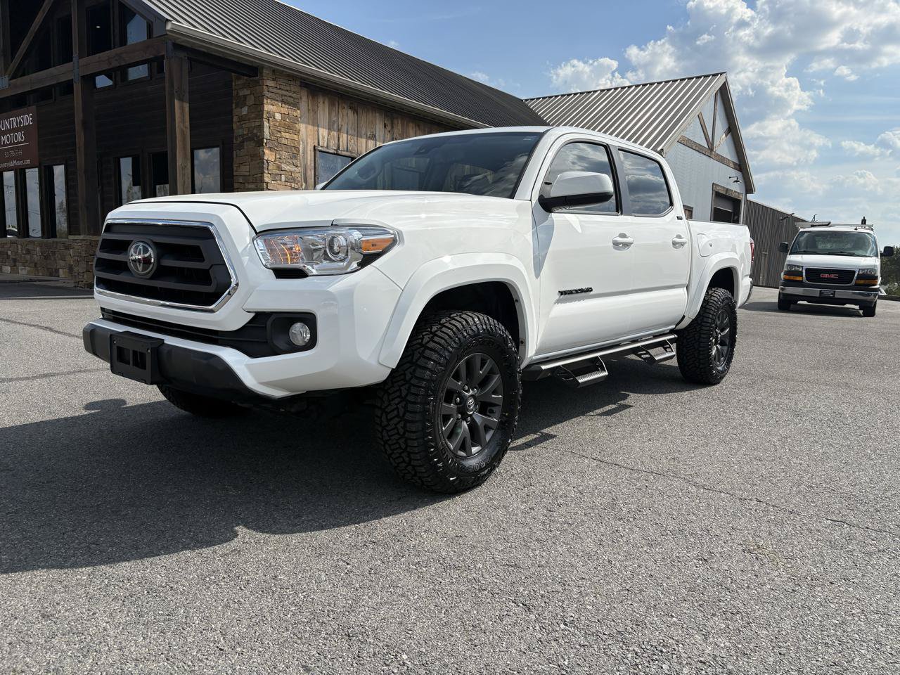 Used 2023 Toyota Tacoma SR5 RWD image 2