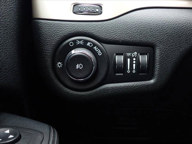 Used 2015 Jeep Cherokee Latitude AWD/4WD image 22