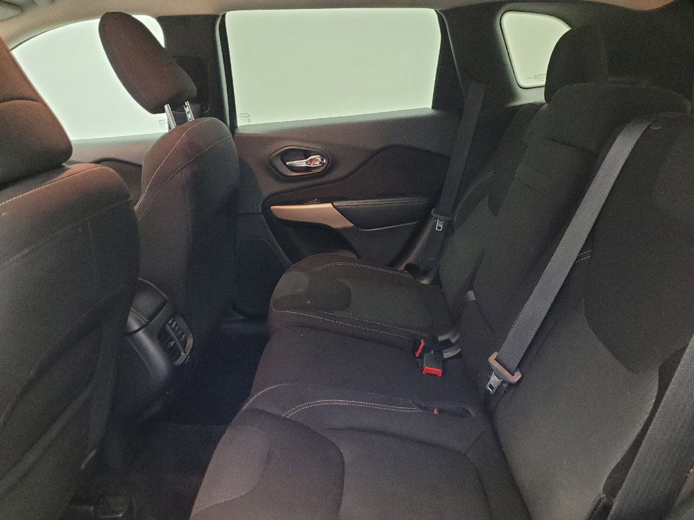 Used 2017 Jeep Cherokee Latitude w/ Comfort/Convenience Group image 18